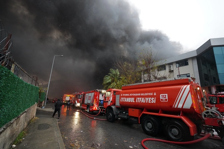 Beylikdüzü'nde fabrika yangını